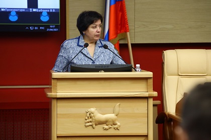 Областной парламент принял законопроект о постинтернатном сопровождении детей-сирот